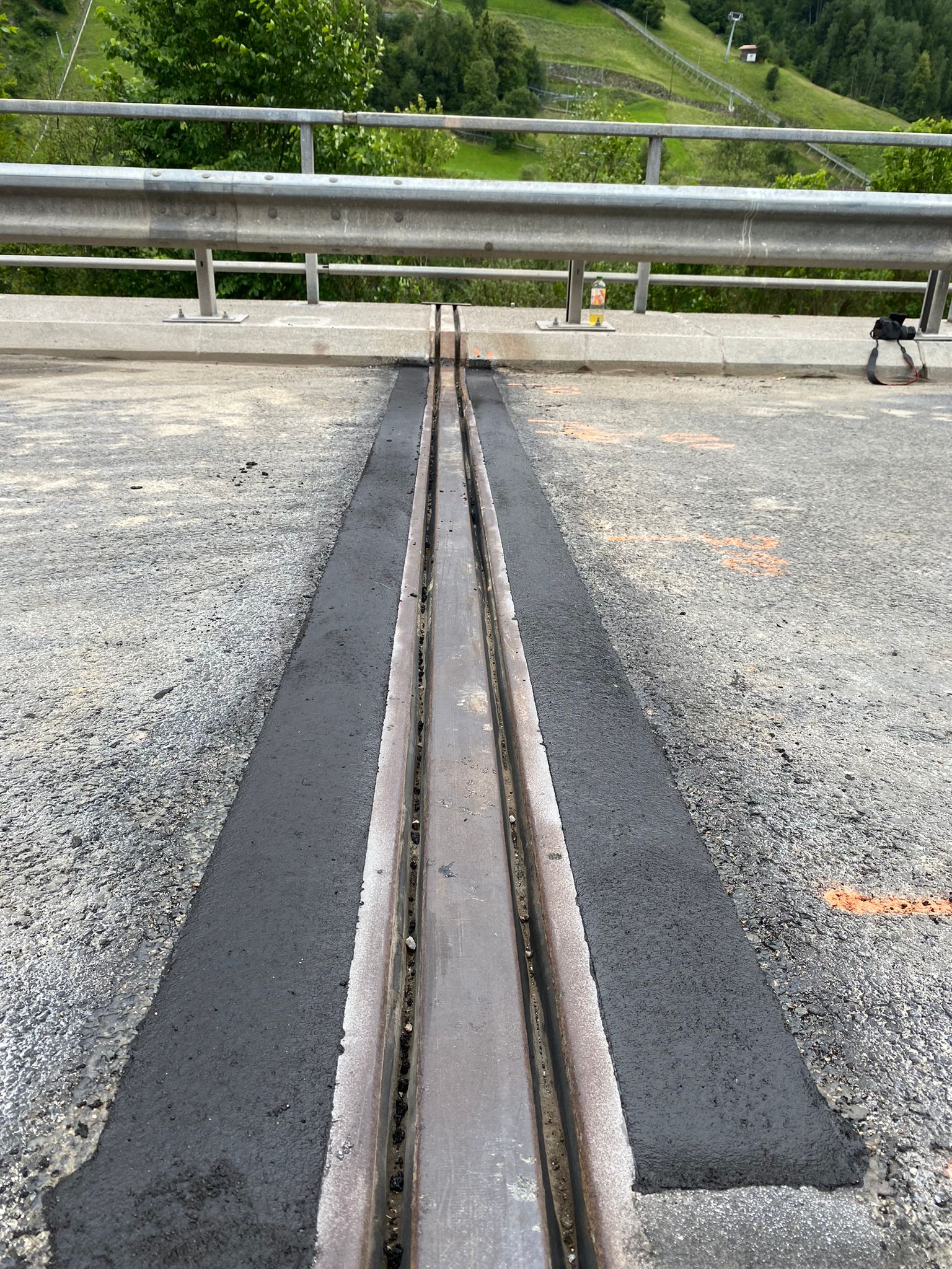 Polymerbetonbalken – Colas – Ihr Partner im Strassenbau